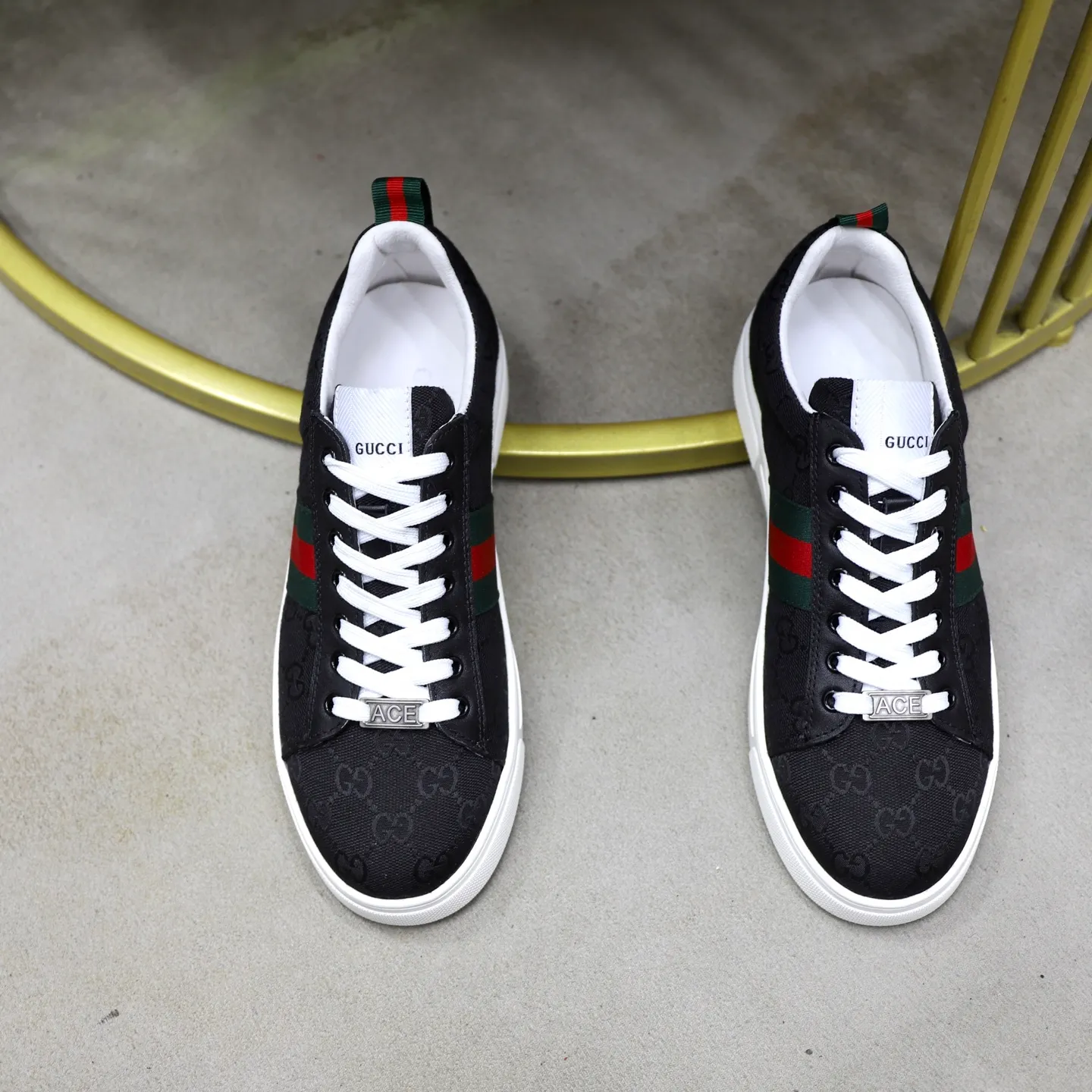 Ex-factory price: 440💰🙅‍♂️🙅‍♂️🙅‍♂️ Brand: GUCCI Standard code: 38-44 (45 customized) Grade: Same as the official website Material: Original material splicing Comfortable and breathable lining Lightweight and wear-resistant sports outsole Style category: Men's fashionable casual shoes Running sneakers Distinguished luxury brand elements Top luxury Color: actual picture color